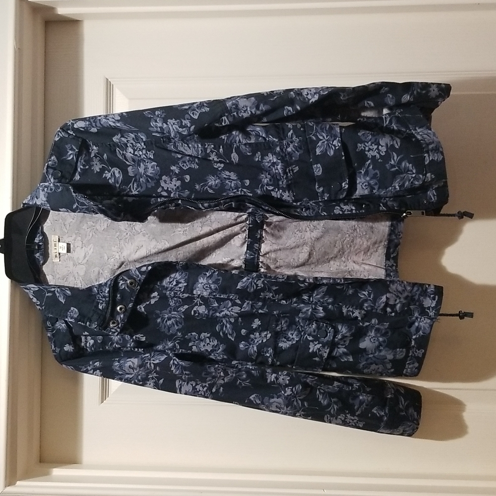 Light zip jacket with big pockets, navy and gray floral